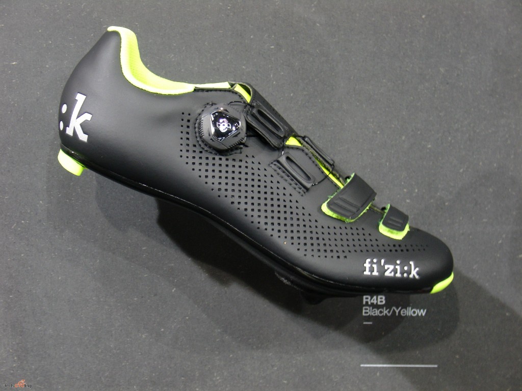 click to enlarge CosmoBikeShow_2015_scarpe_Fizik_foto3