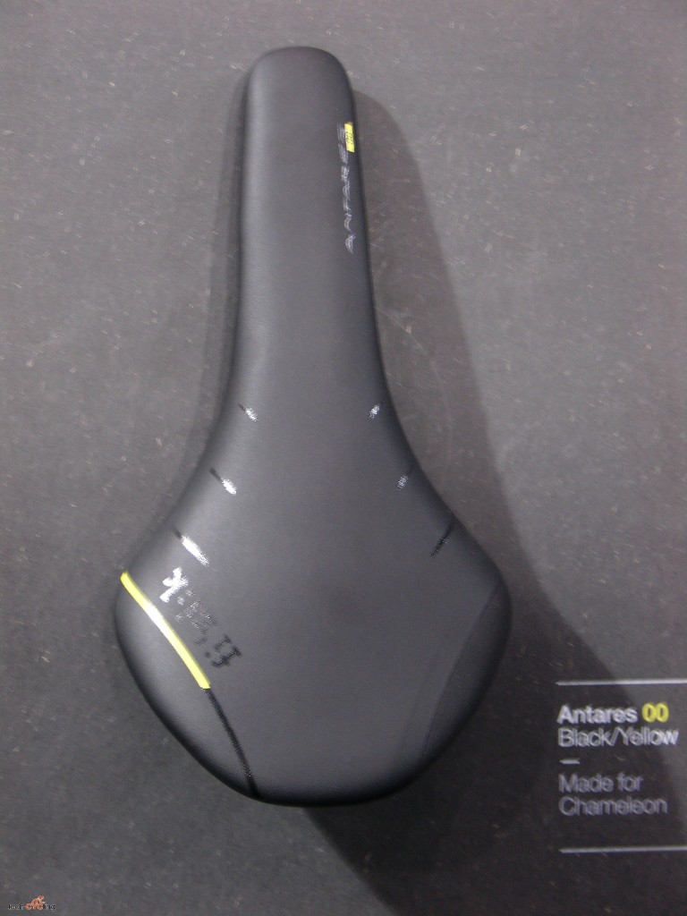 click to enlarge CosmoBikeShow_2015_selle_Fizik_foto3