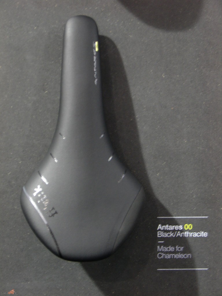 click to enlarge CosmoBikeShow_2015_selle_Fizik_foto4