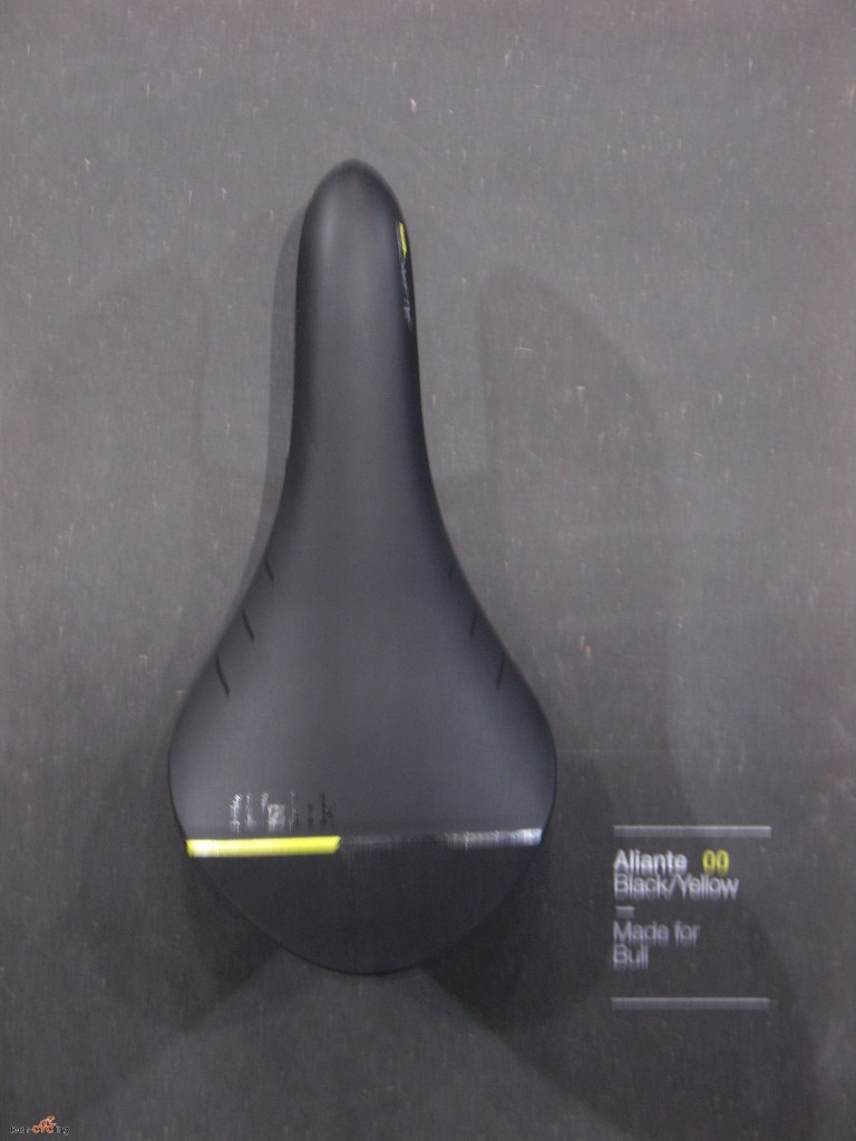 click to enlarge CosmoBikeShow_2015_selle_Fizik_foto5