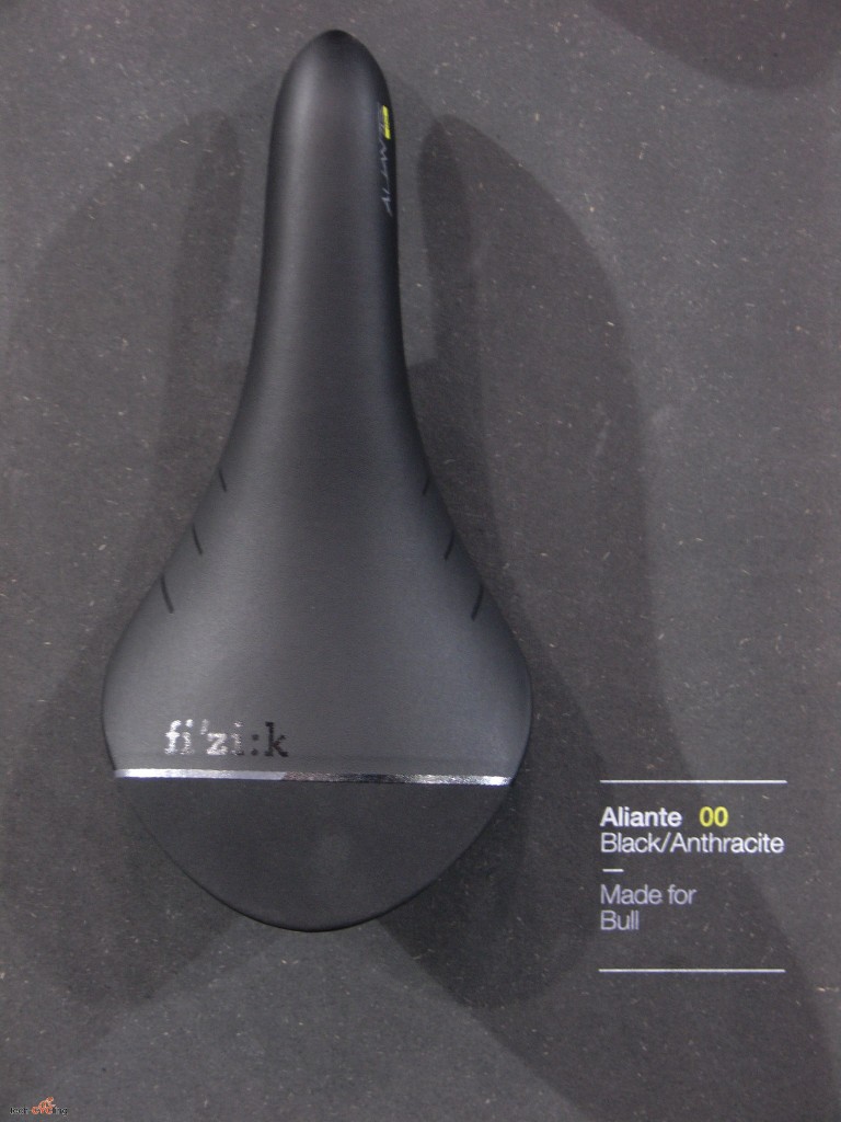 click to enlarge CosmoBikeShow_2015_selle_Fizik_foto6