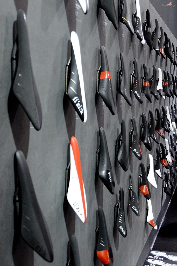 click to enlarge CosmoBikeShow_2015_selle_Fizik_foto8
