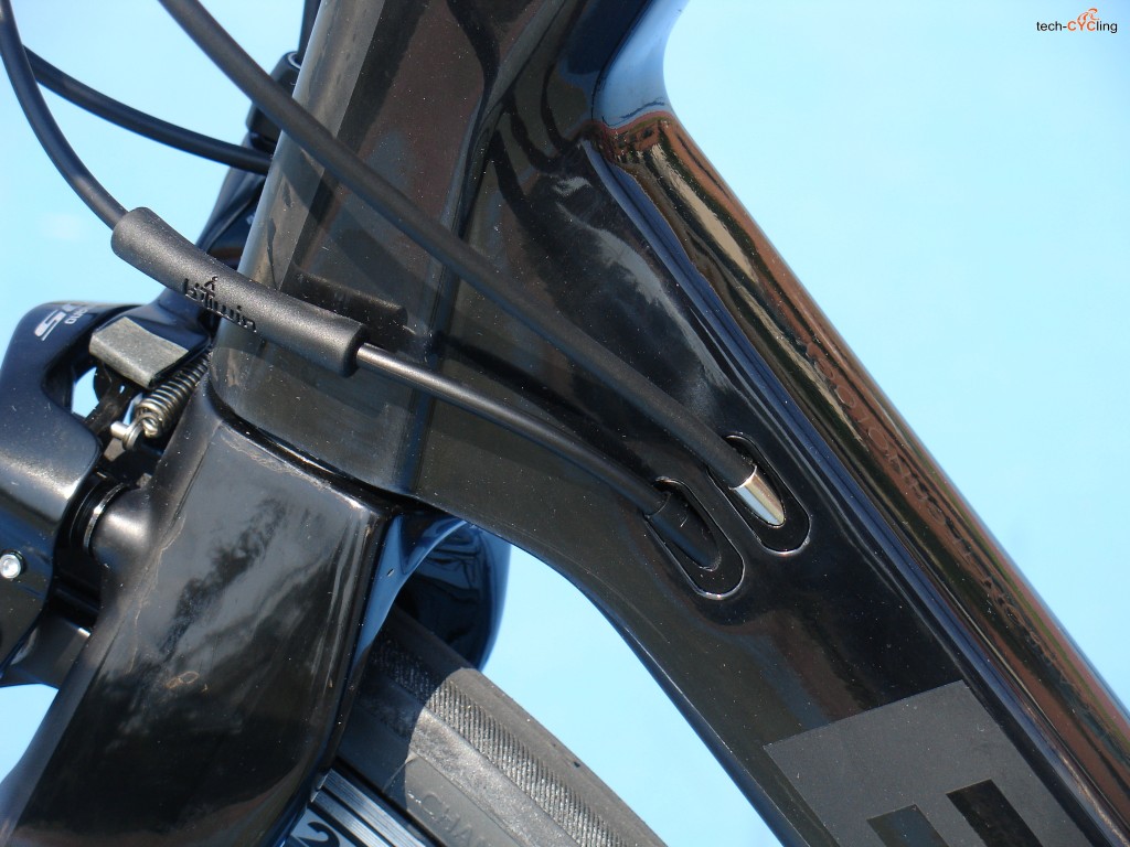 b'Twin_Ultra_900_head_tube_foto2