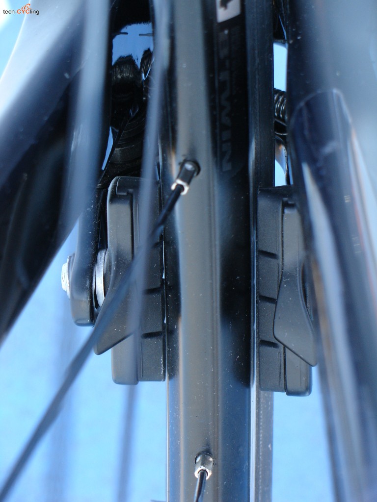 b'Twin_Ultra_900_rear_brake_foto1