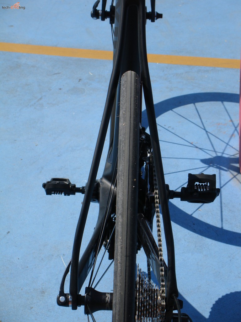 b'Twin_Ultra_900_rear_stays_foto3