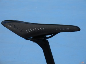 b'Twin_Ultra_900_saddle
