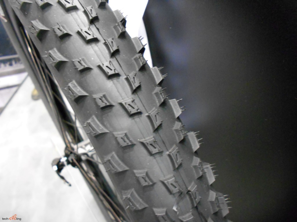 click to enlarge CosmoBikeShow_2015_pneumatici_Vittoria_Barzo_foto3