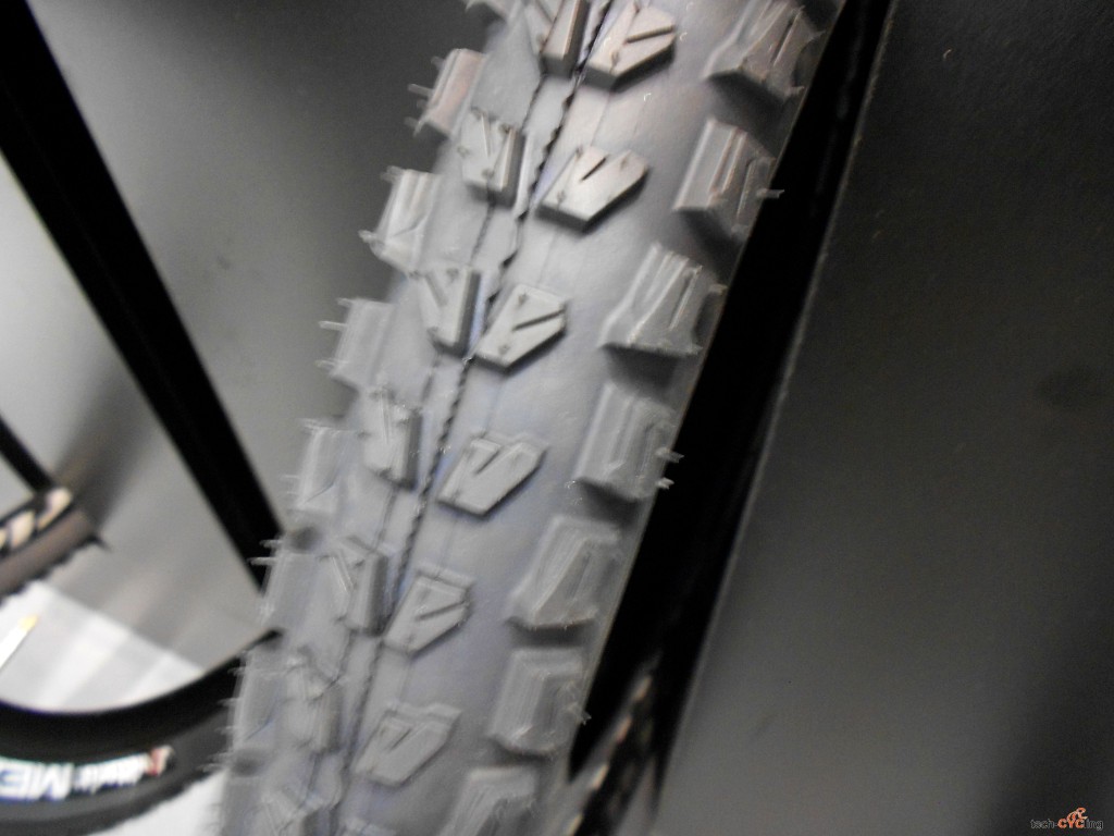 click to enlarge CosmoBikeShow_2015_pneumatici_Vittoria_E-Goma