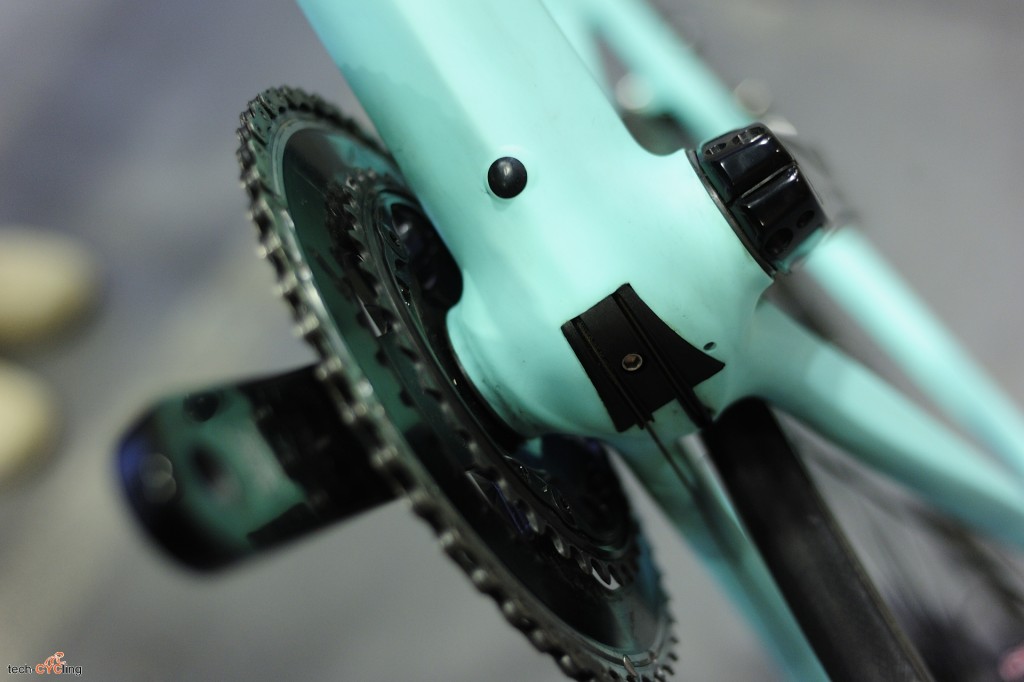 click to enlarge Bianchi_Specialissima_CV_bottom_bracket_4