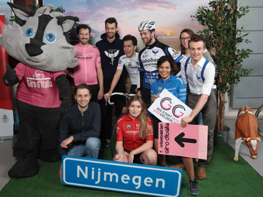 click to enlarge Ecco le maglie del Giro d'Italia 2016 durante la presentazione di Nijmegen (NL)