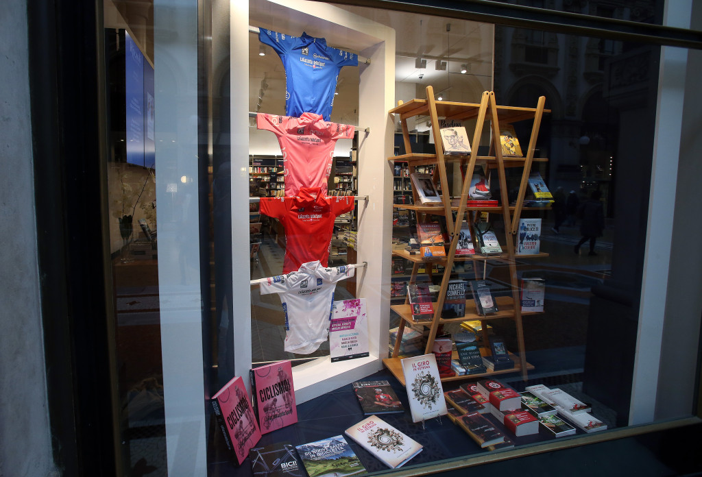 click to enlarge RCS: GIRO; VETRINA RIZZOLI