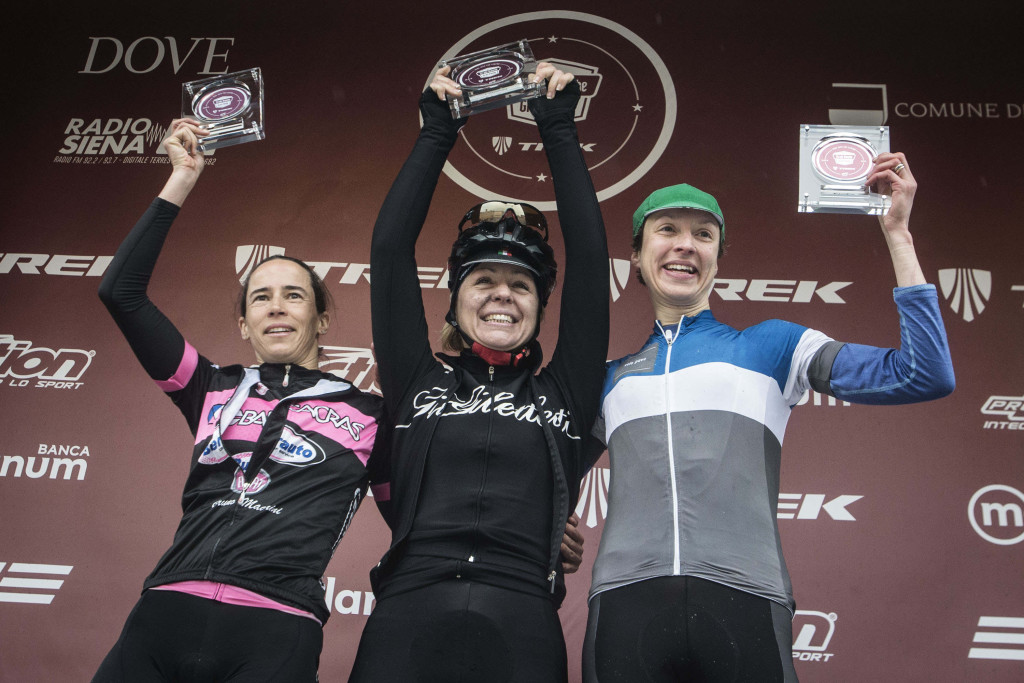 click to enlarge Il podio femminile della Gran Fondo Strade Bianche - Trek