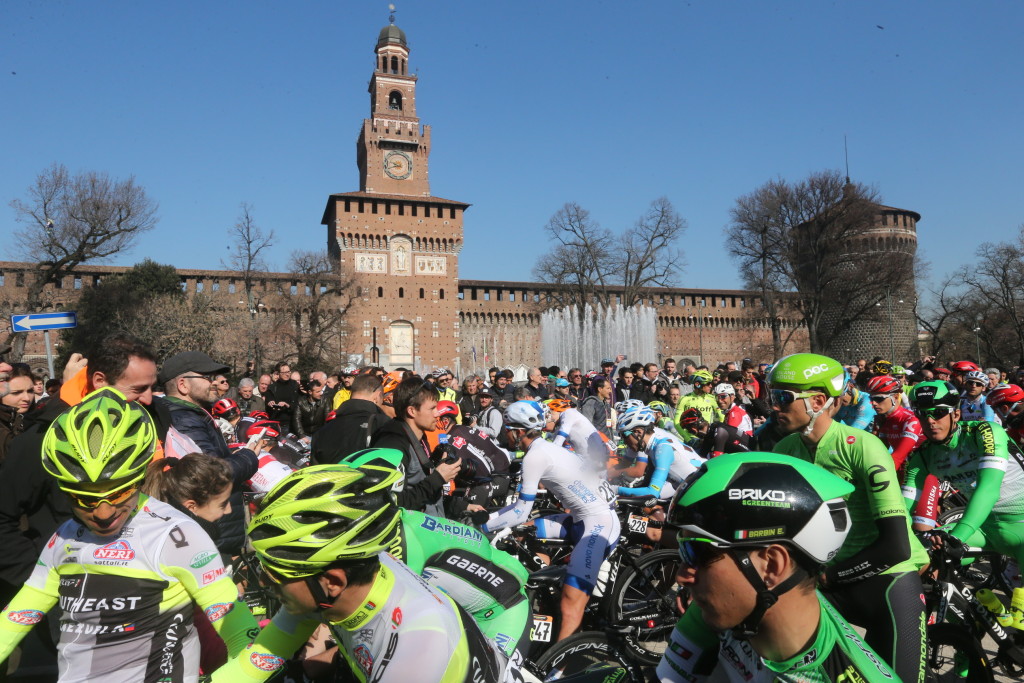 click to enlarge Milano_Sanremo_2016_start_foto1