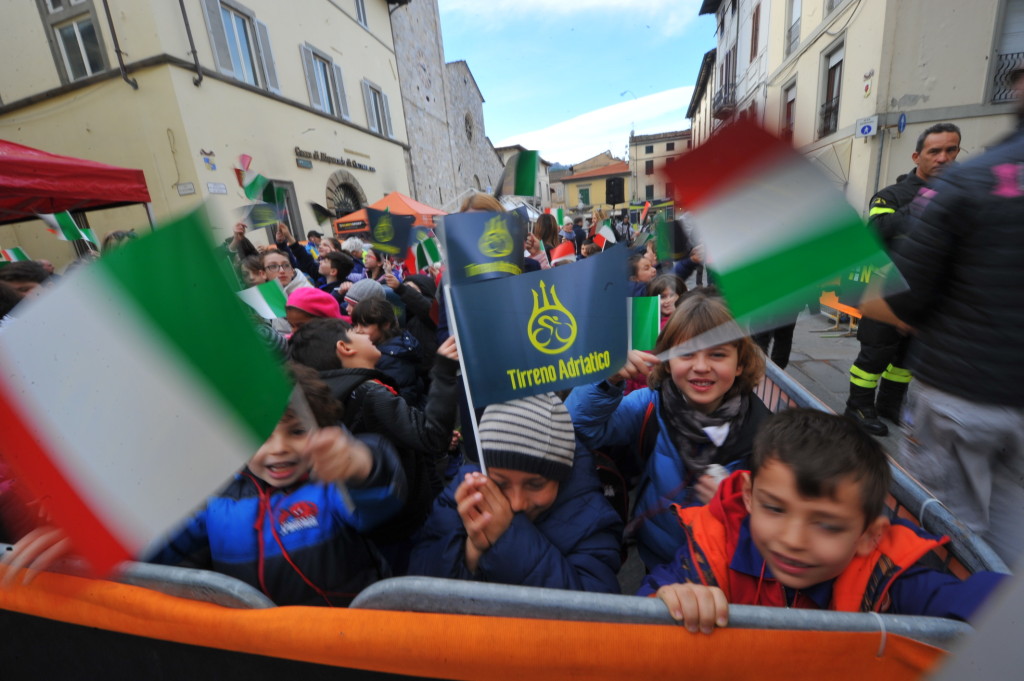 Tirreno-Adriatico_2016_tappa2_start_foto2