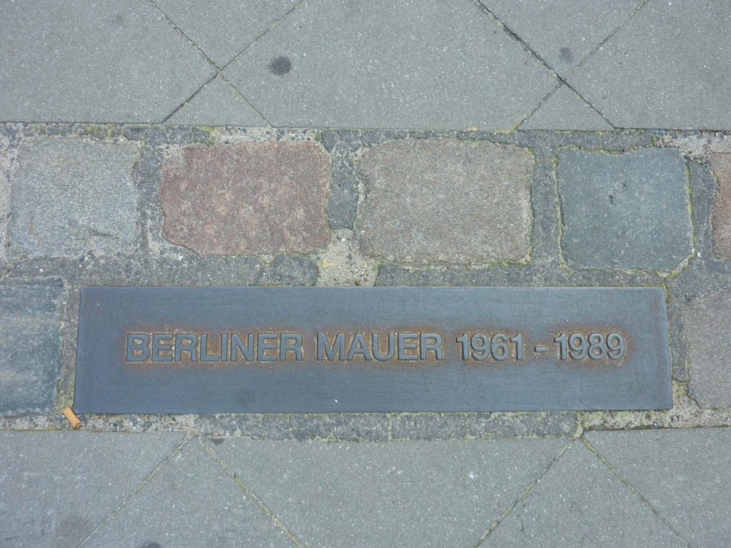 click Mauer Radweg