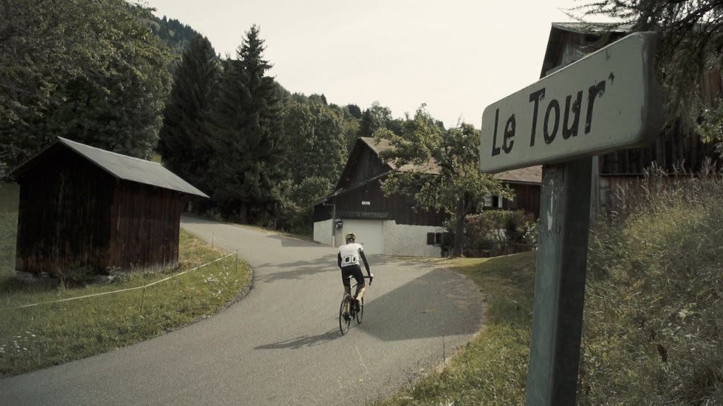 click to enlarge The_Col_Collective_Col_de_Joux_Plane_foto2
