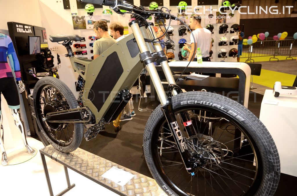 click to enlarge cosmobikeshow_2016_e-bike_stealth_b-52_foto1