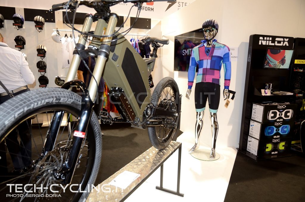 click to enlarge cosmobikeshow_2016_e-bike_stealth_b-52_foto2