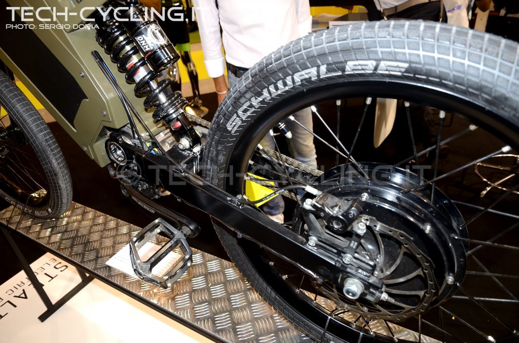 click to enlarge cosmobikeshow_2016_e-bike_stealth_b-52_foto3