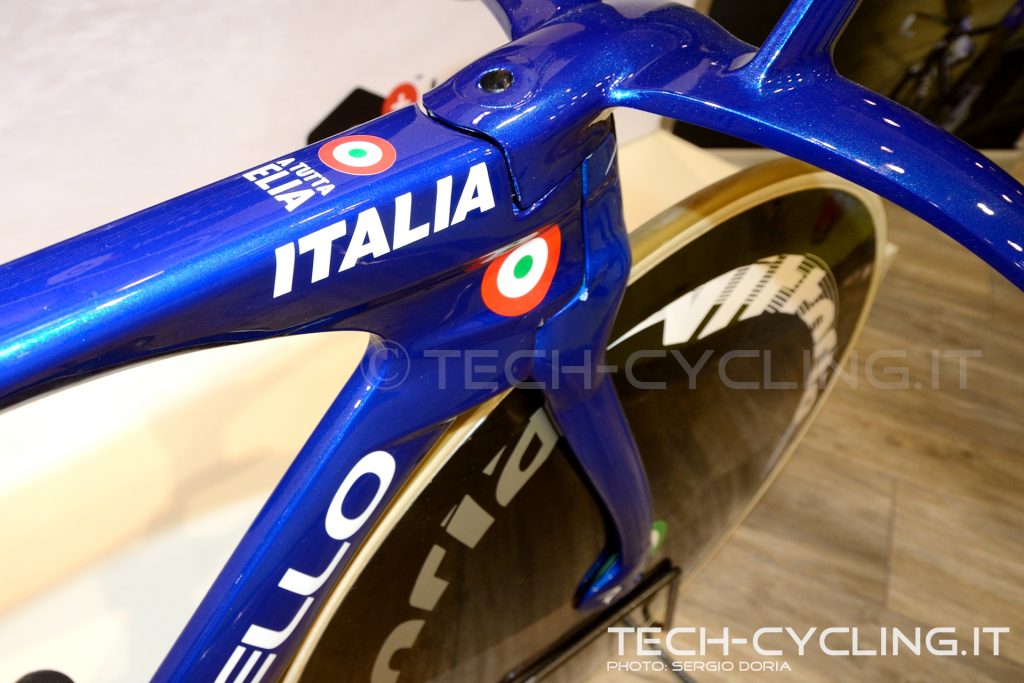 click to enlarge cosmobikeshow_2016_special_pinarello_elia_viviani_foto3