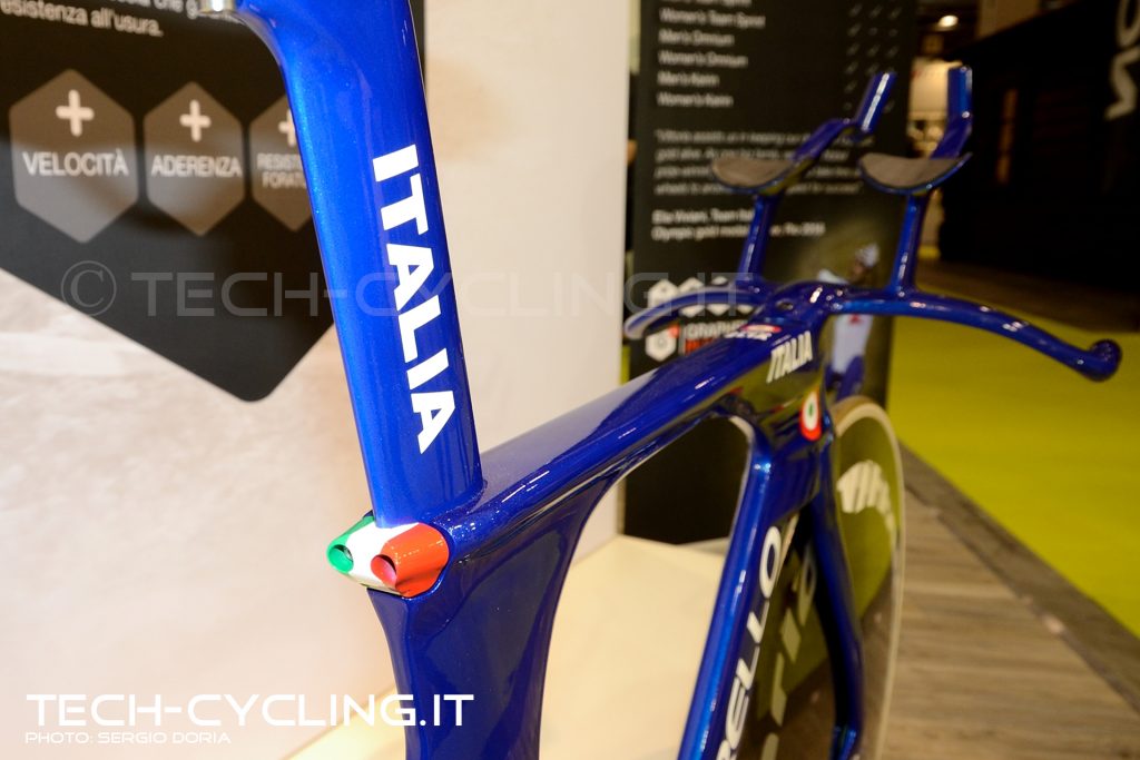 click to enlarge cosmobikeshow_2016_special_pinarello_elia_viviani_foto4