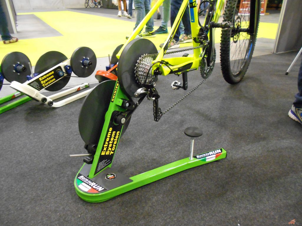 click to enlarge cosmobikeshow_2016_accessori_born_to_run_foto2