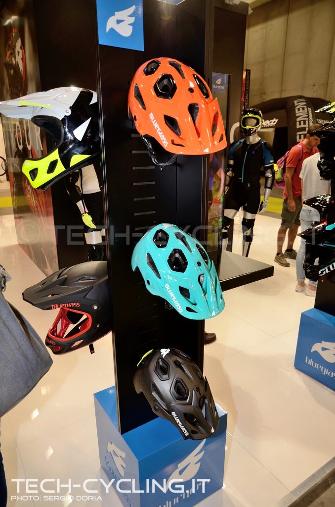 cosmobikeshow_2016_caschi_bluegrass_foto4
