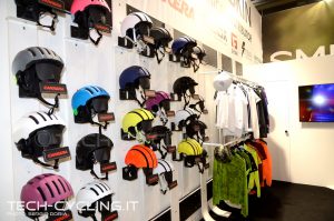 click to enlarge cosmobikeshow_2016_caschi_carrera_foto2