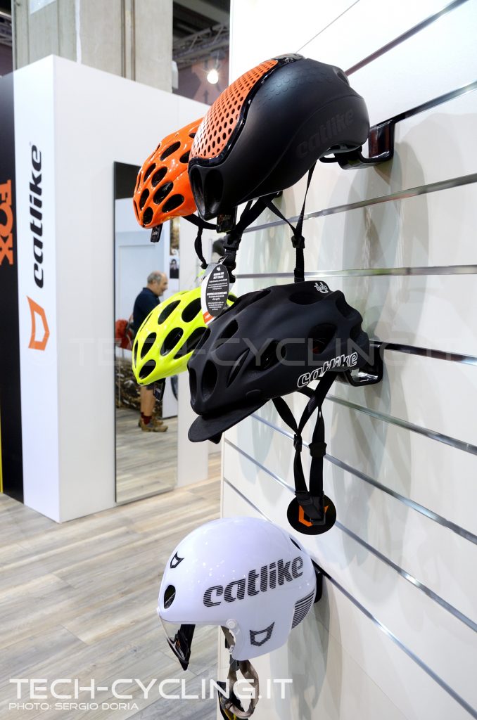 click to enlarge cosmobikeshow_2016_caschi_catlike_foto2