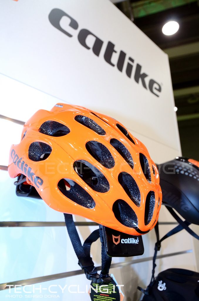 click to enlarge cosmobikeshow_2016_caschi_catlike_foto4
