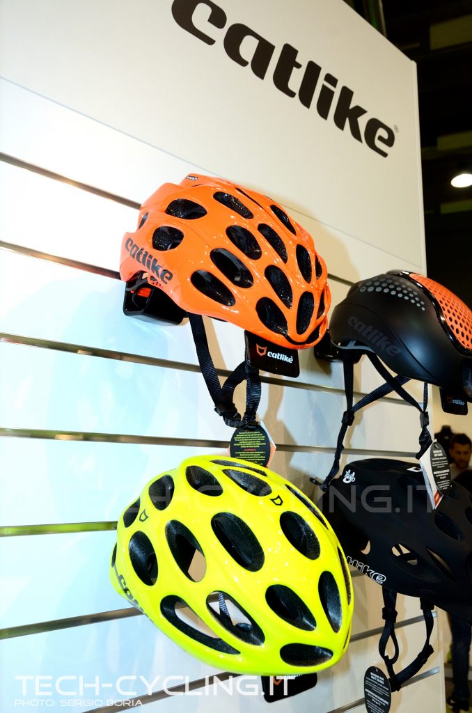 click to enlarge cosmobikeshow_2016_caschi_catlike_foto5