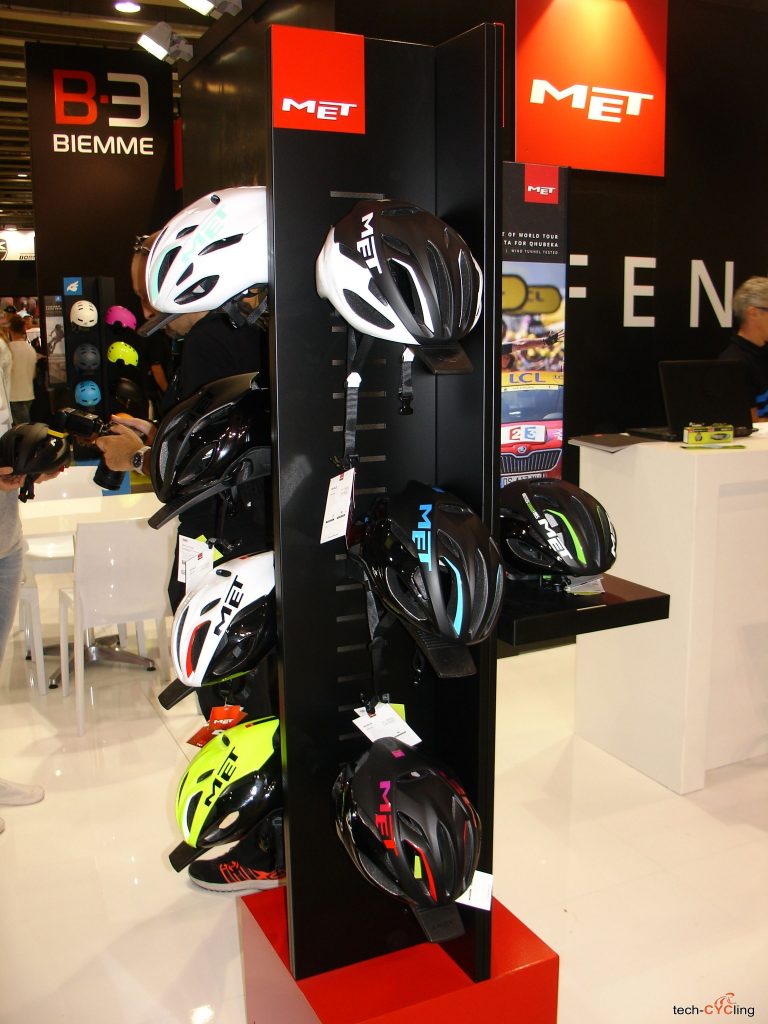 cosmobikeshow_2016_caschi_met_foto1