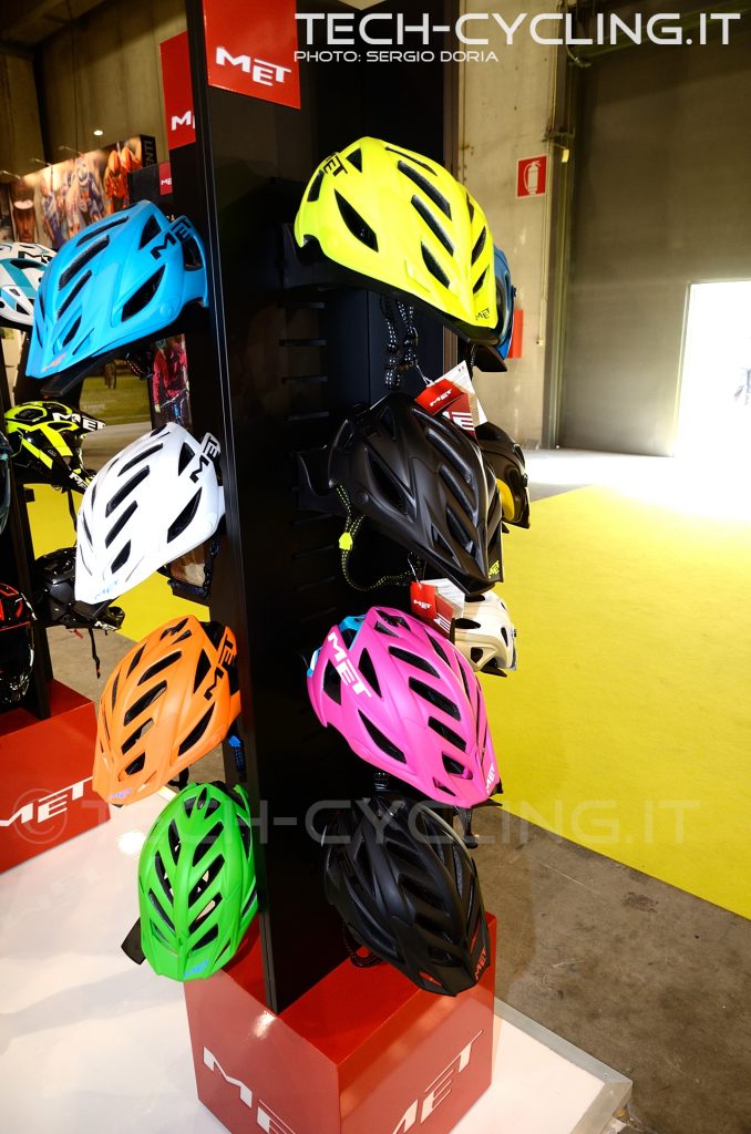 cosmobikeshow_2016_caschi_met_foto10