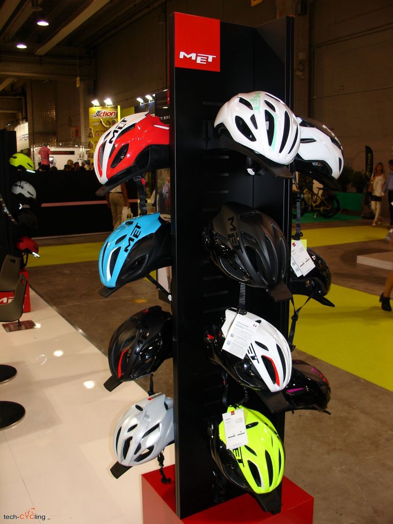 click to enlarge cosmobikeshow_2016_caschi_met_foto4