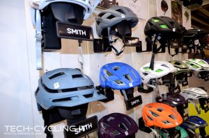 click to enlarge cosmobikeshow_2016_caschi_smith_foto3