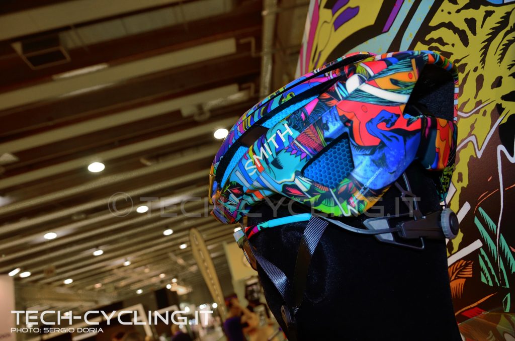 click to enlarge cosmobikeshow_2016_caschi_smith_foto4