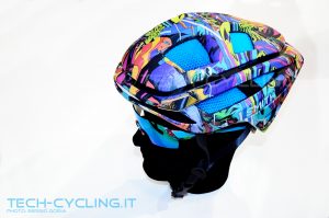 click to enlarge cosmobikeshow_2016_caschi_smith_foto5