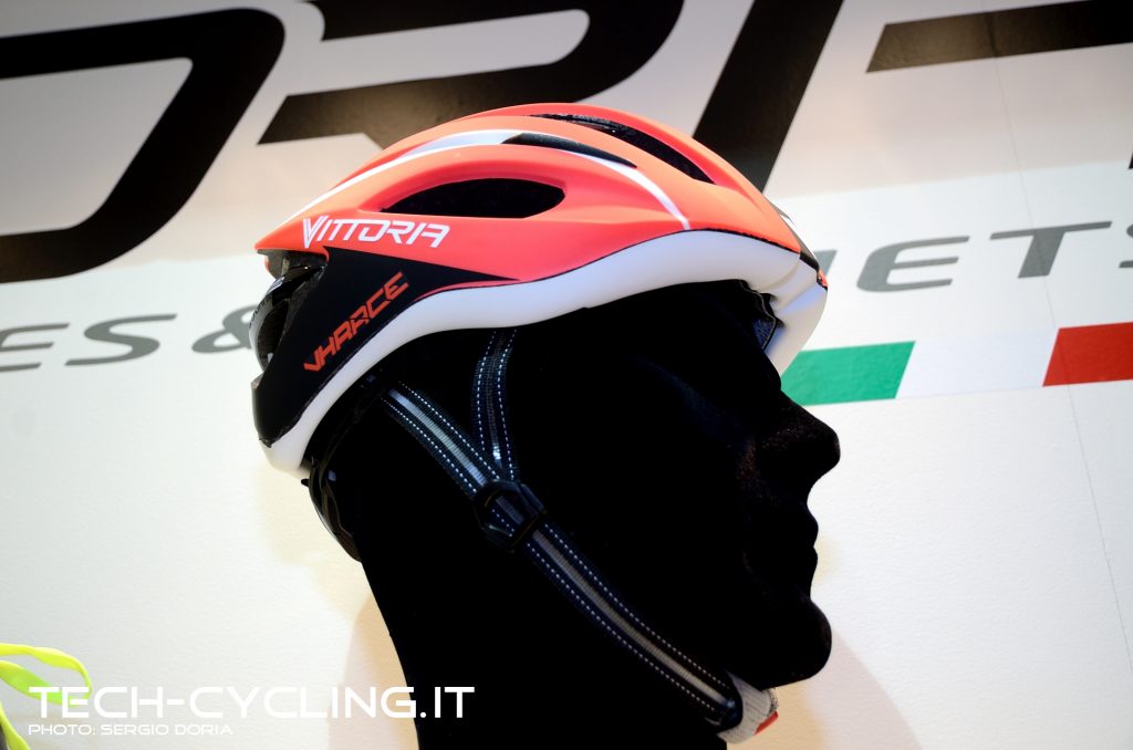 click to enlarge cosmobikeshow_2016_caschi_vittoria_foto1