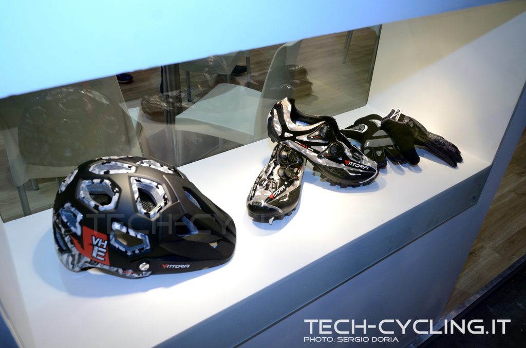 click to enlarge cosmobikeshow_2016_caschi_vittoria_foto2