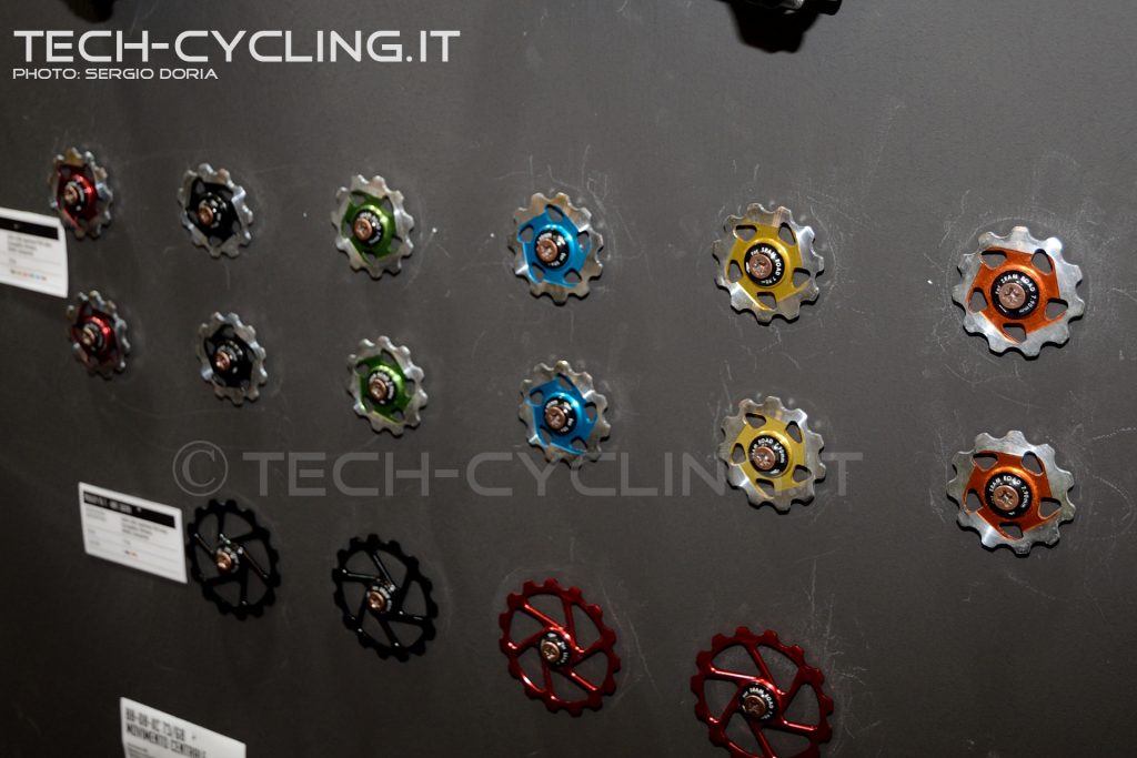 click to enlarge cosmobikeshow_2016_componenti_aerozine_foto1