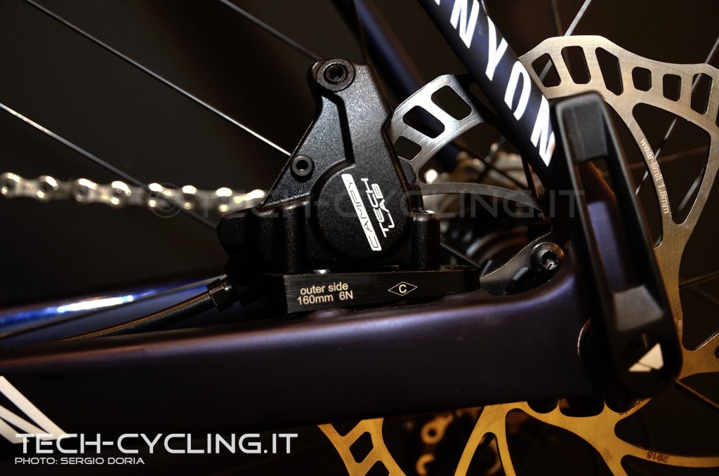 click to enlarge cosmobikeshow_2016_componenti_campagnolo_foto1