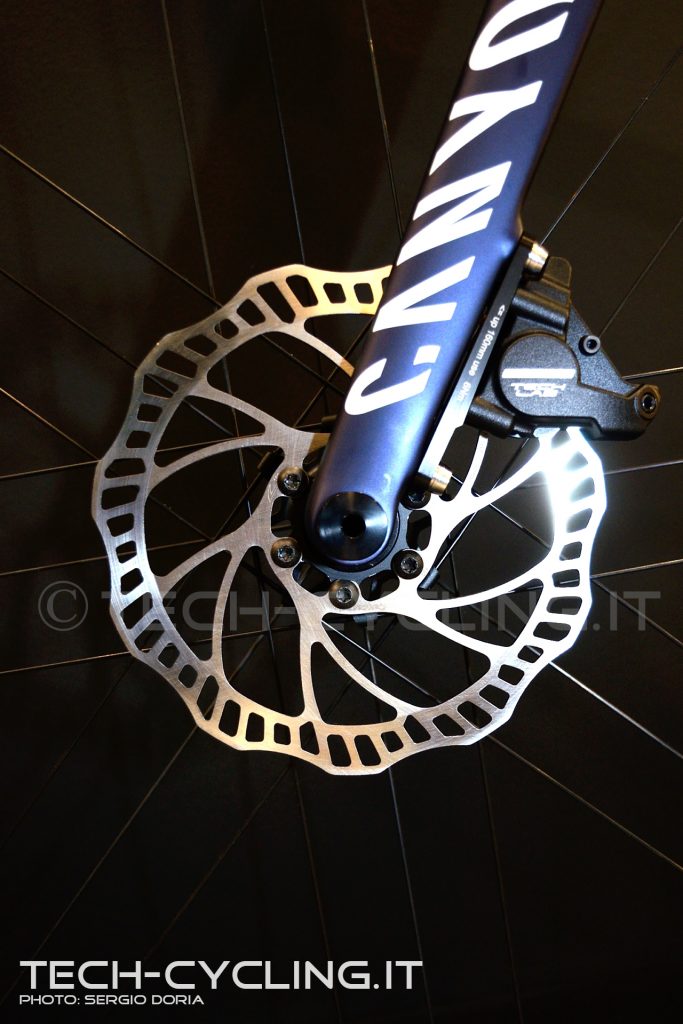 click to enlarge cosmobikeshow_2016_componenti_campagnolo_foto4